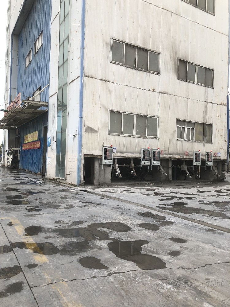 大街上裝混凝土的大卡車，為什么要邊走邊轉(zhuǎn)？看完長見識了